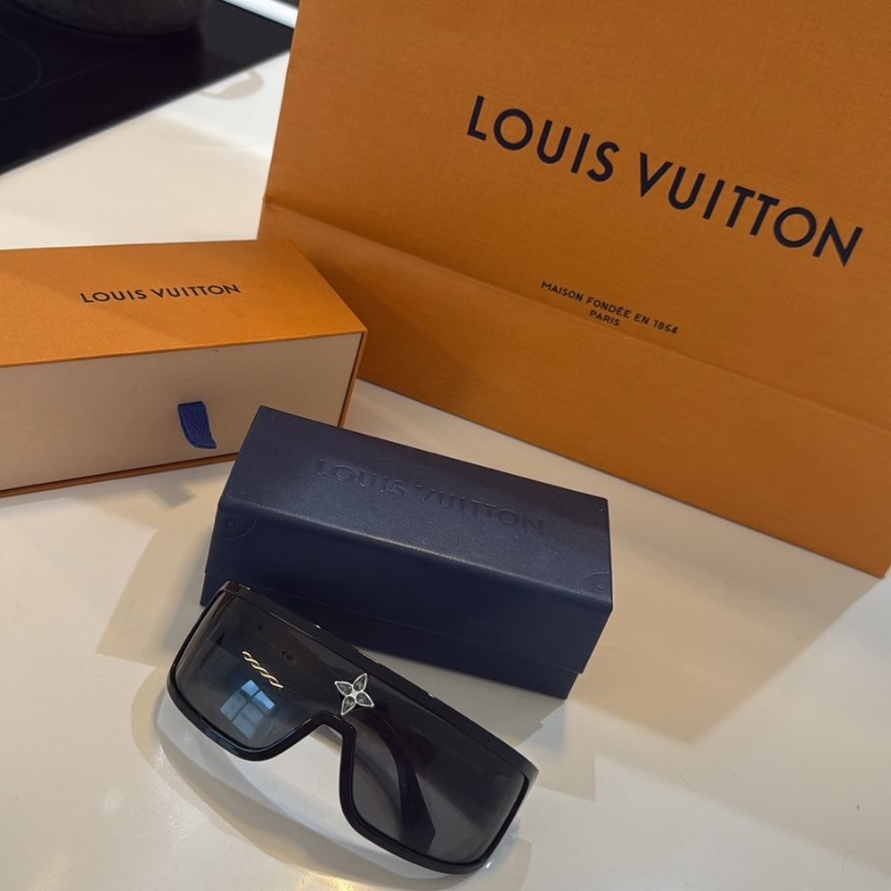 Louis Vuitton Black sunglasses